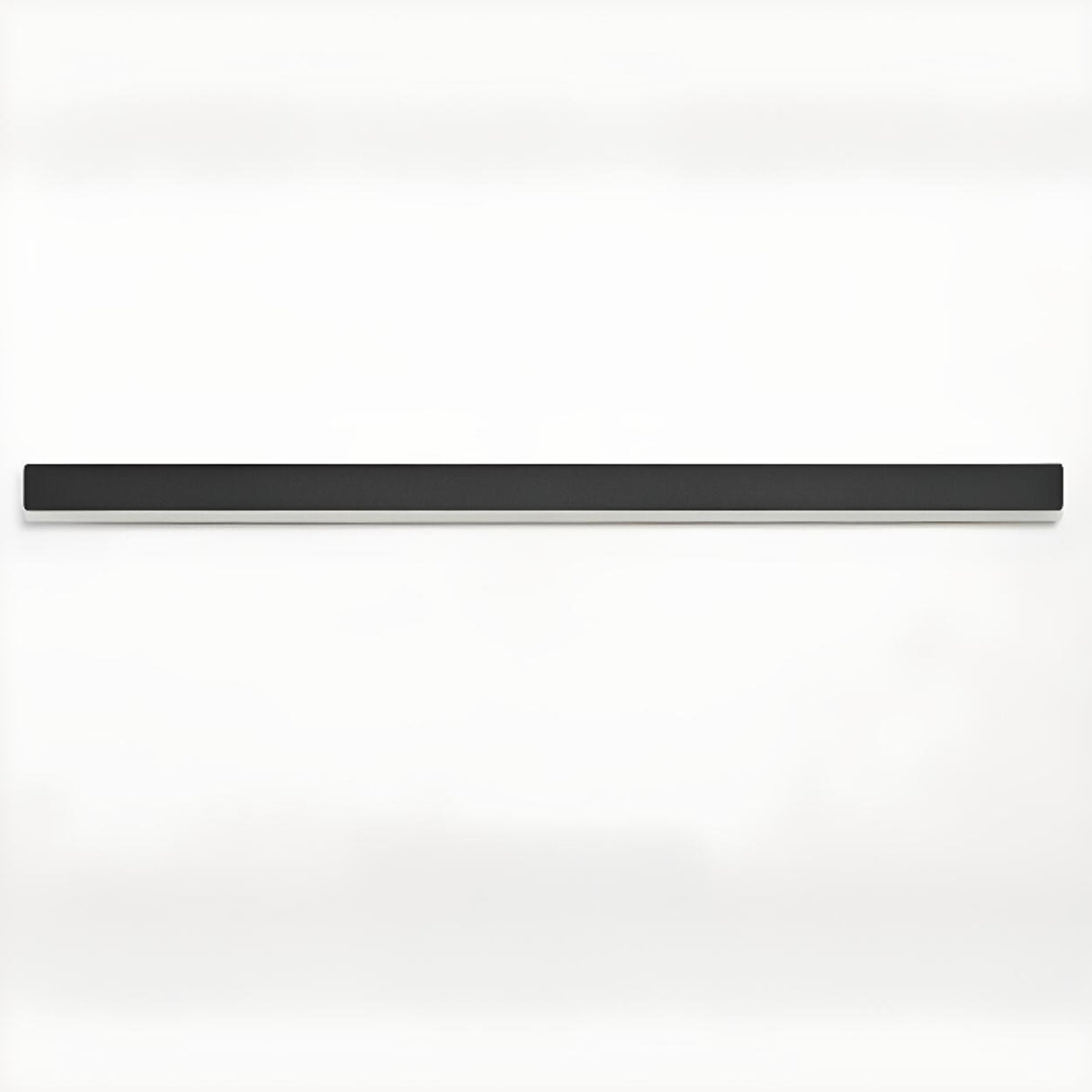 Minimalist Black Linear LED Metal Wall Sconce Light Image - 9