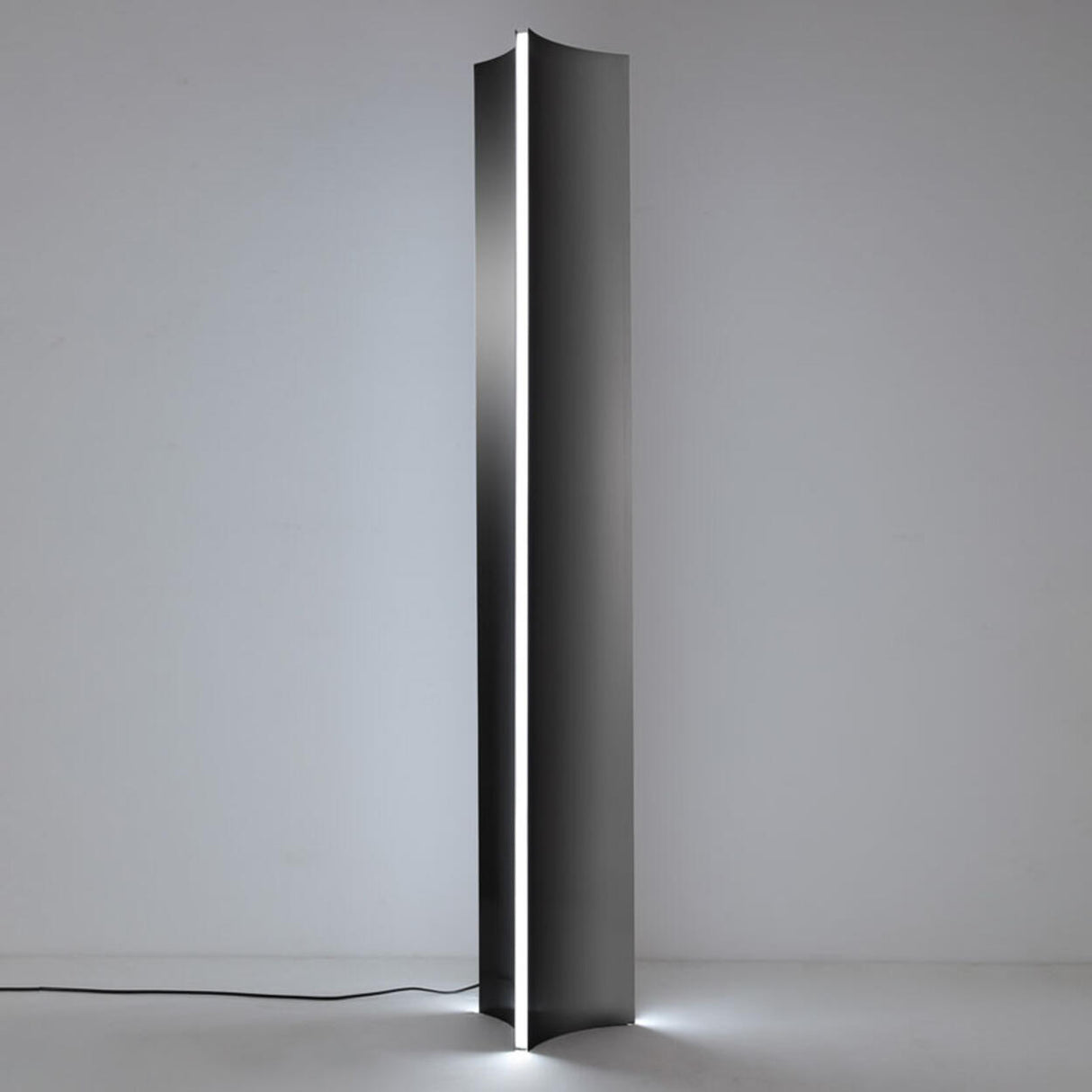 Minimalist Black Metal Standing Stanley Floor Lamp Image - 9