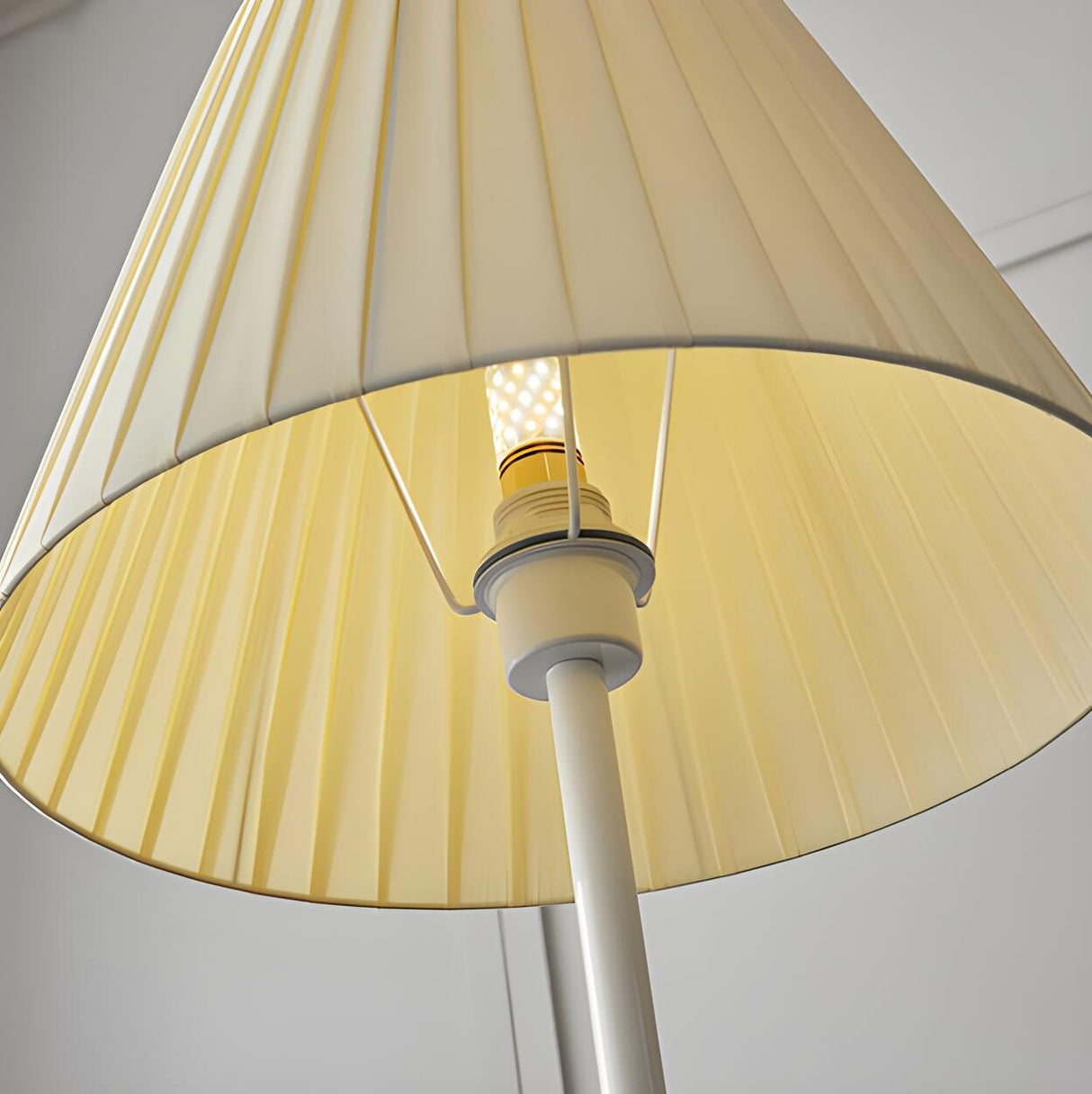 Minimalist Fabric Barrel Shade Metal Floor Lamp Image - 8