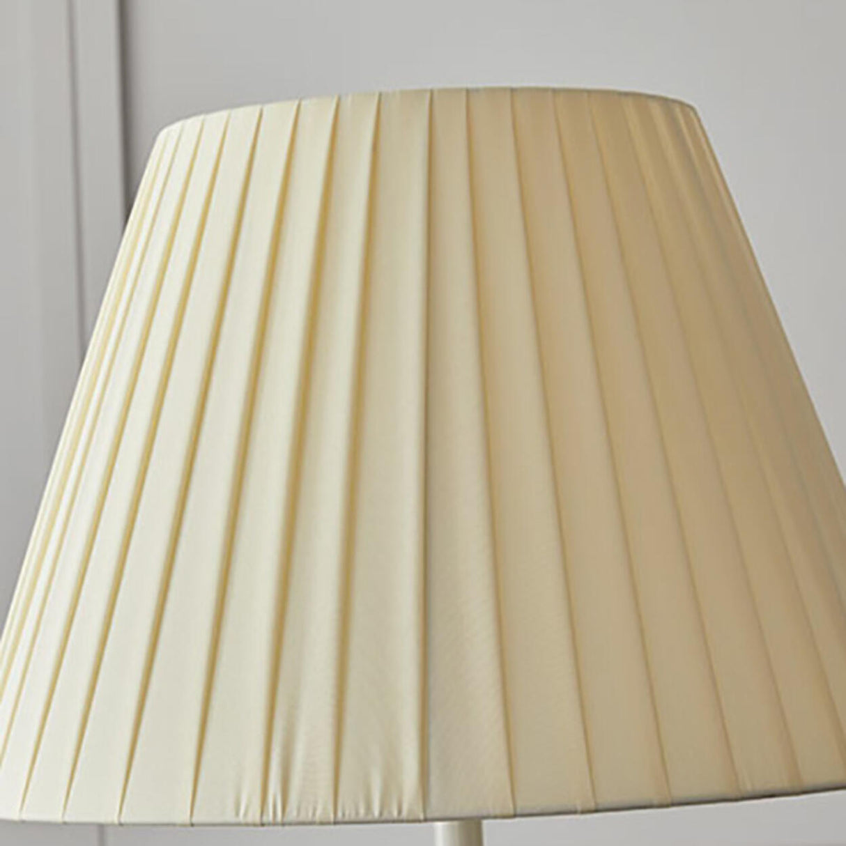 Minimalist Fabric Barrel Shade Metal Floor Lamp Image - 9