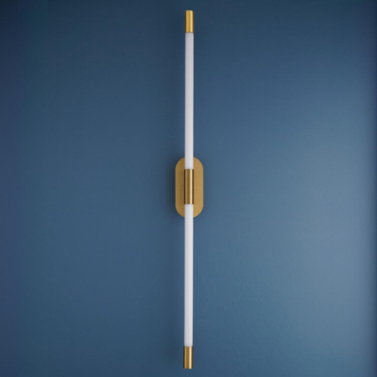 Minimalist Gold Linear LED Metal Wall Light Fixture Image - 10