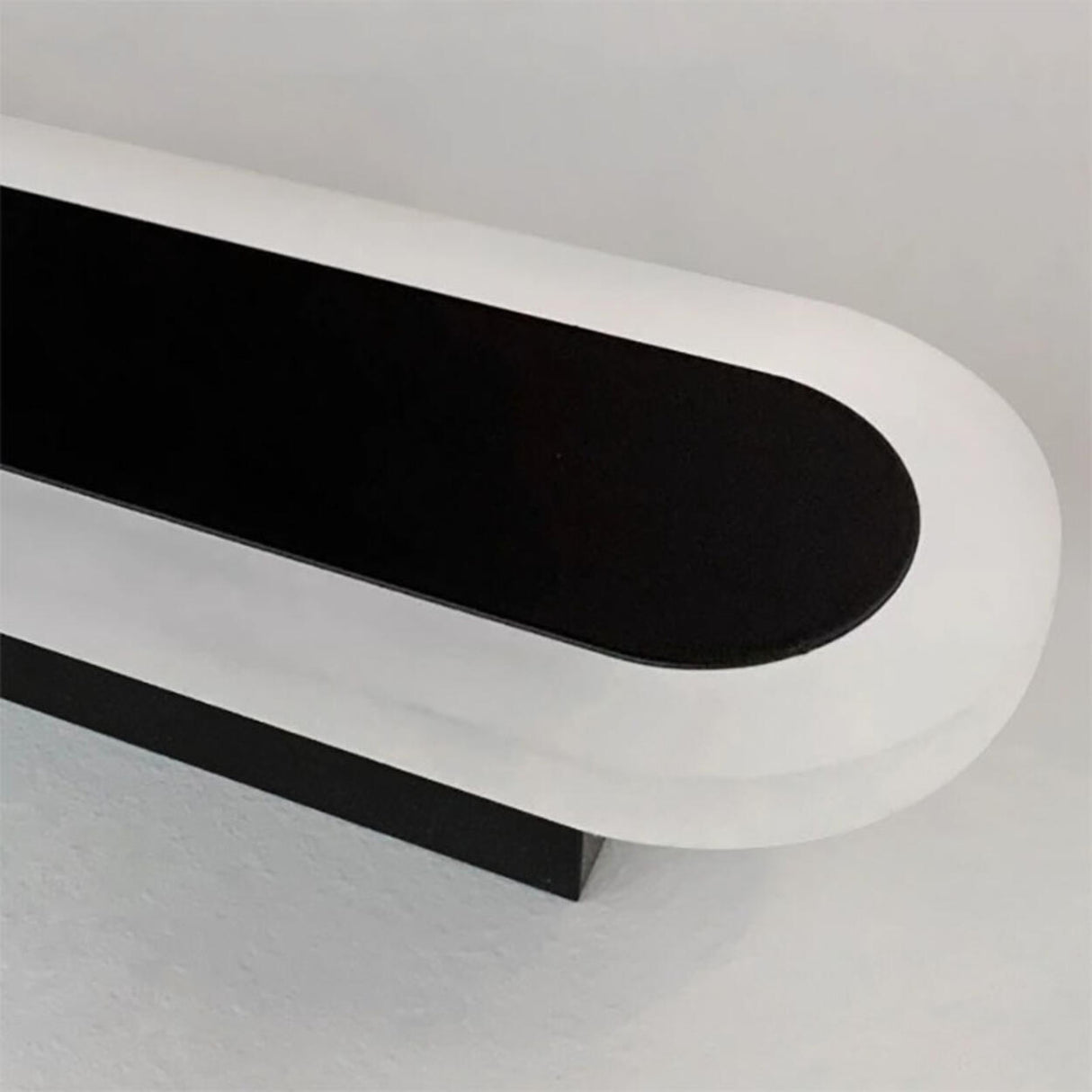 Minimalist LED Black Linear Metal Wall Light Sconce Image - 12