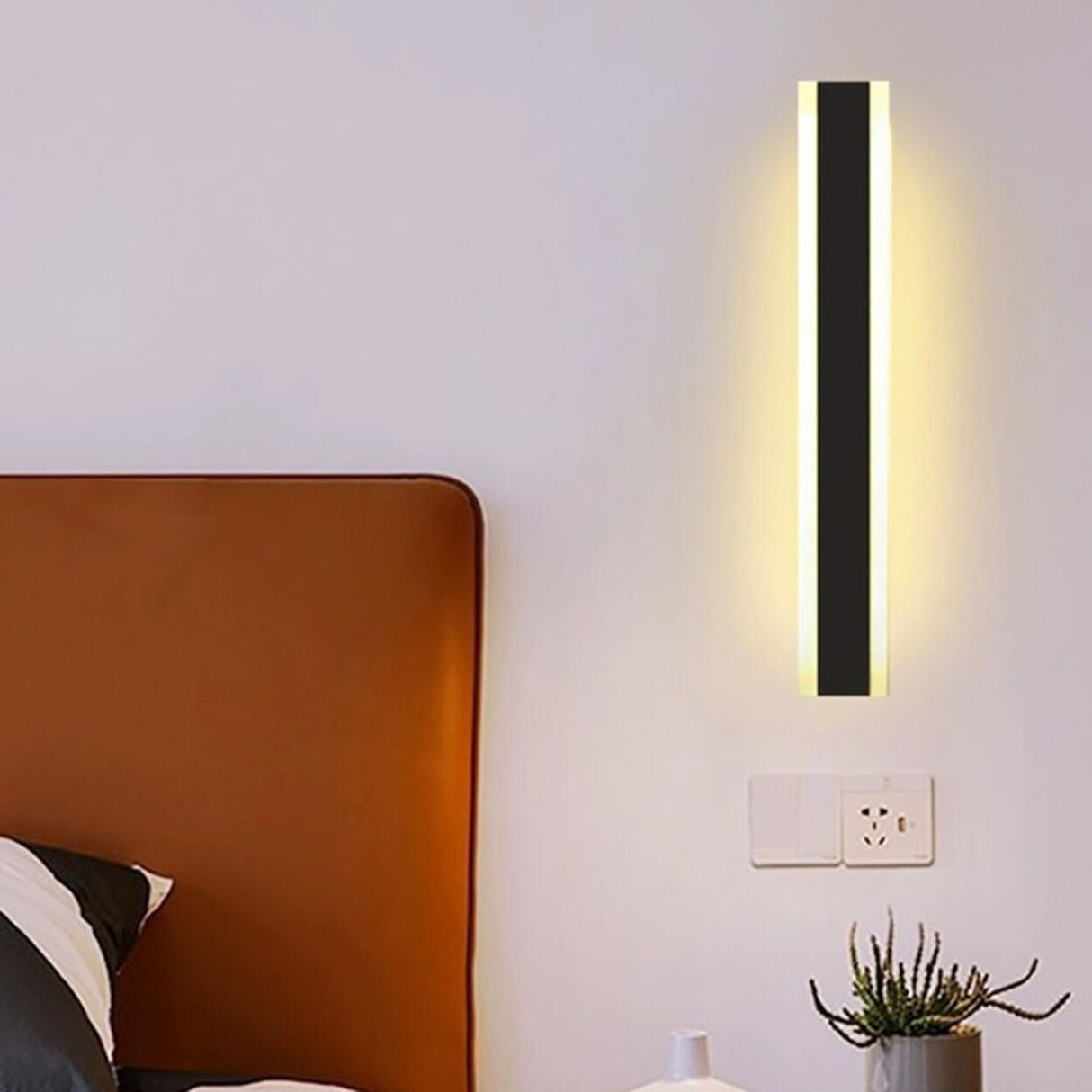 Minimalist LED Black Linear Metal Wall Light Sconce Image - 22