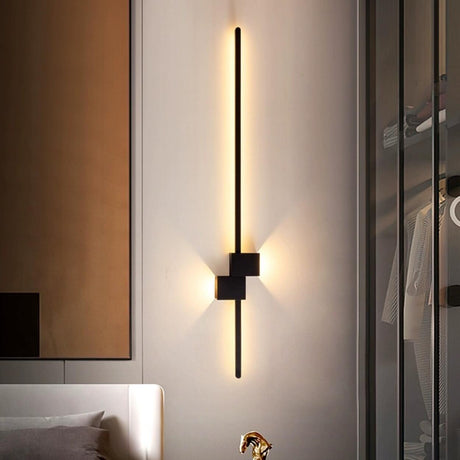 Minimalist Linear Design Vertical Black Wall Sconce Image - 1