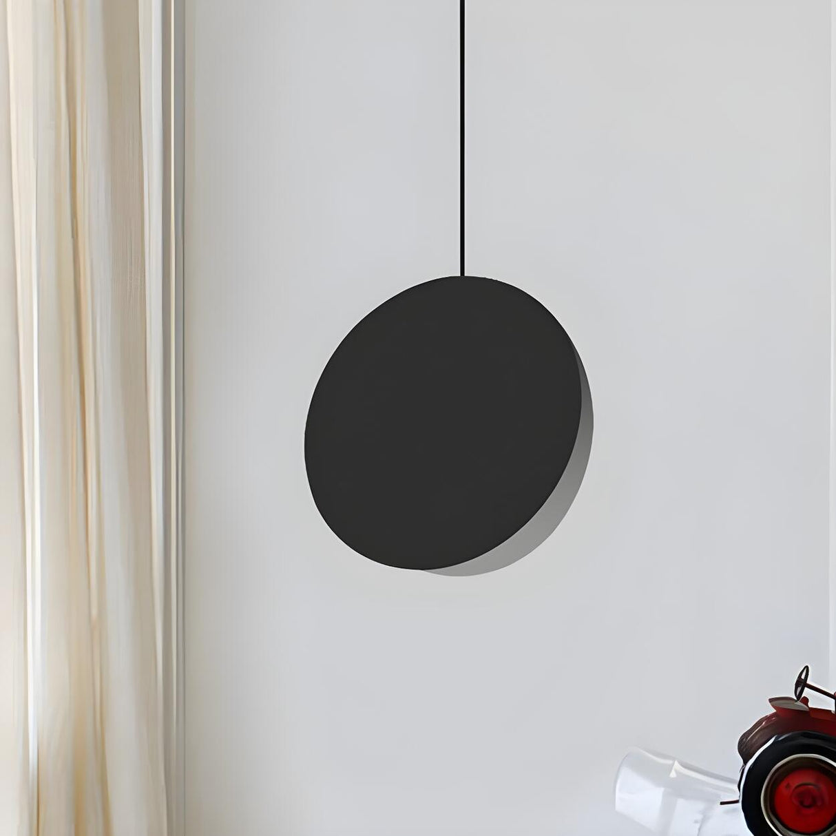 Minimalist Modern Sleek Black Metal Disc Pendant Light Image - 1