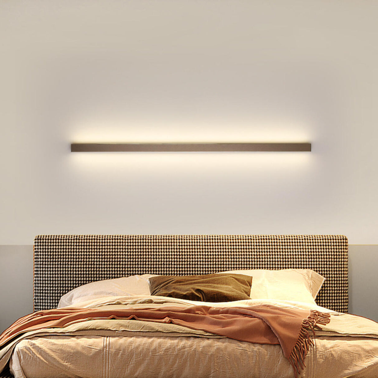 Minimalist Ultra-Slim Bedroom Linear Wall Sconce Image - 1