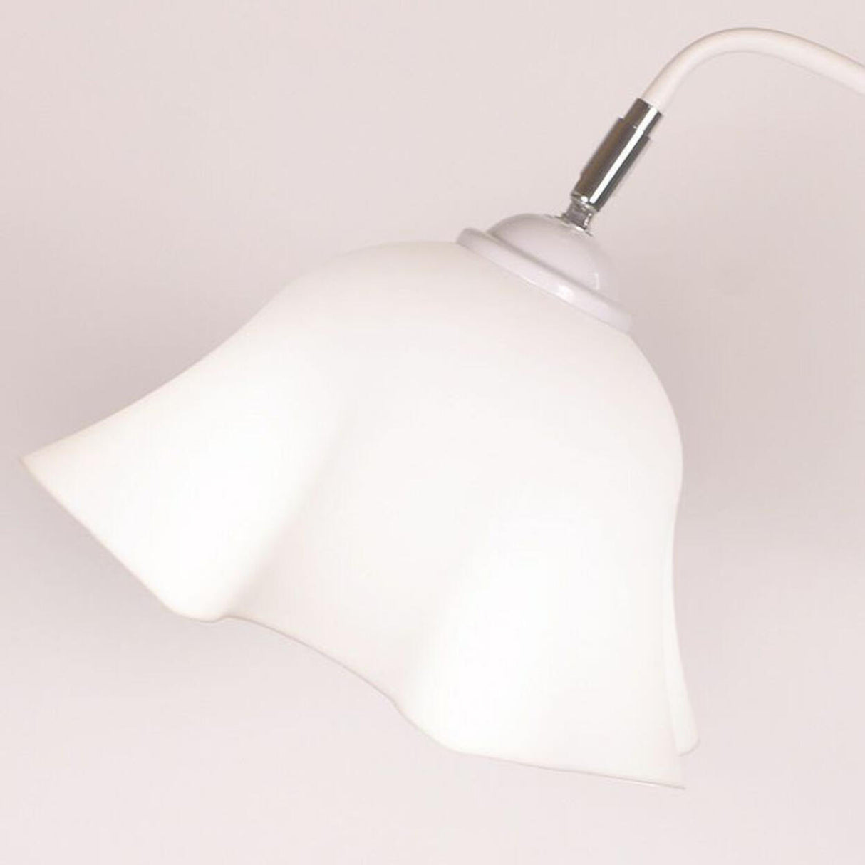 Minimalist White Floral Modern Metal Floor Lamp Image - 8