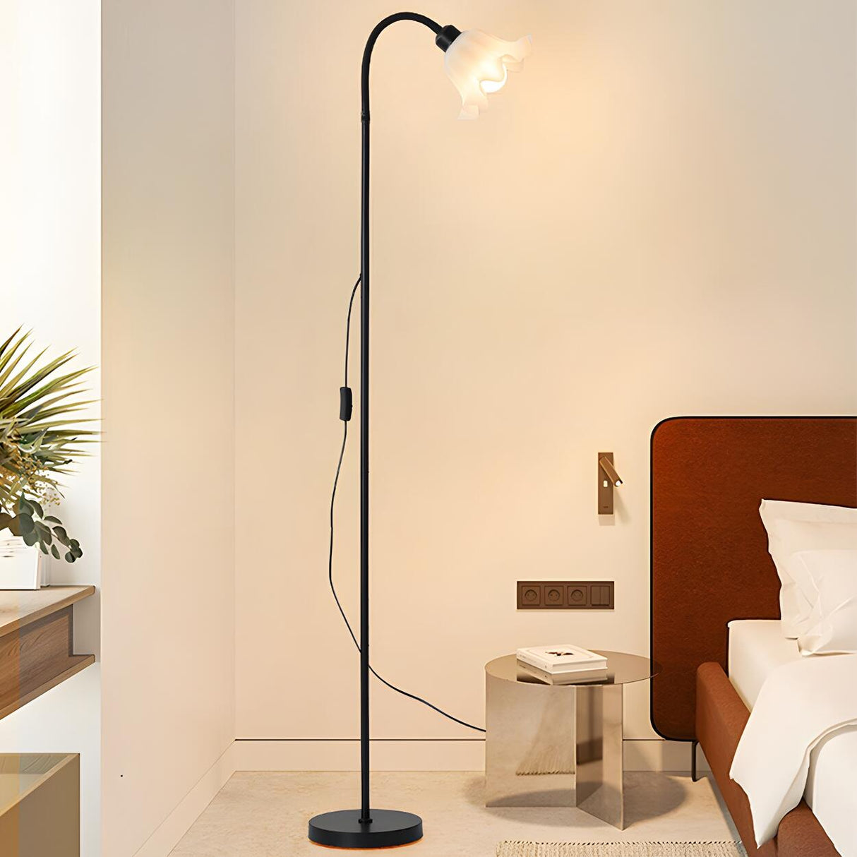 Modern Bedroom Floral Black Metal LED Floor Lamp Image - 5