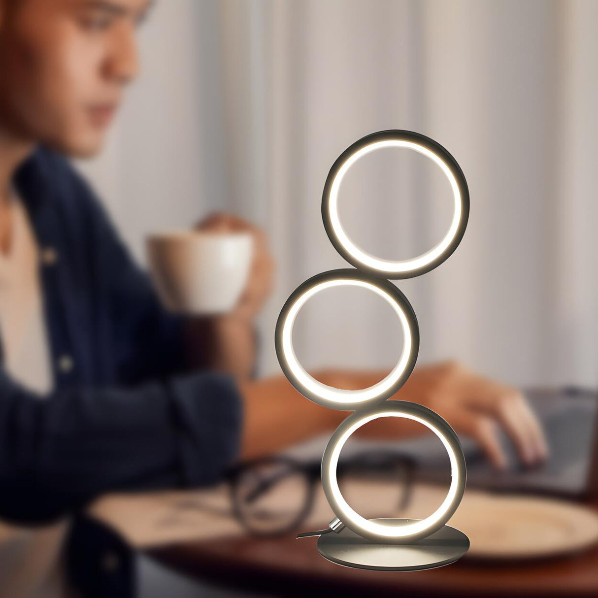 Modern Chic Triple Circle LED Metal Frame Table Lamp Image - 2