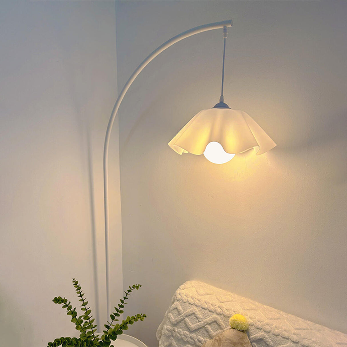 Modern Elegant White Flower Metal Arc Floor Lamp Image - 4