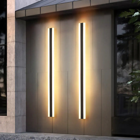 Modern External Vertical Black Metal Wall Lights Image - 1