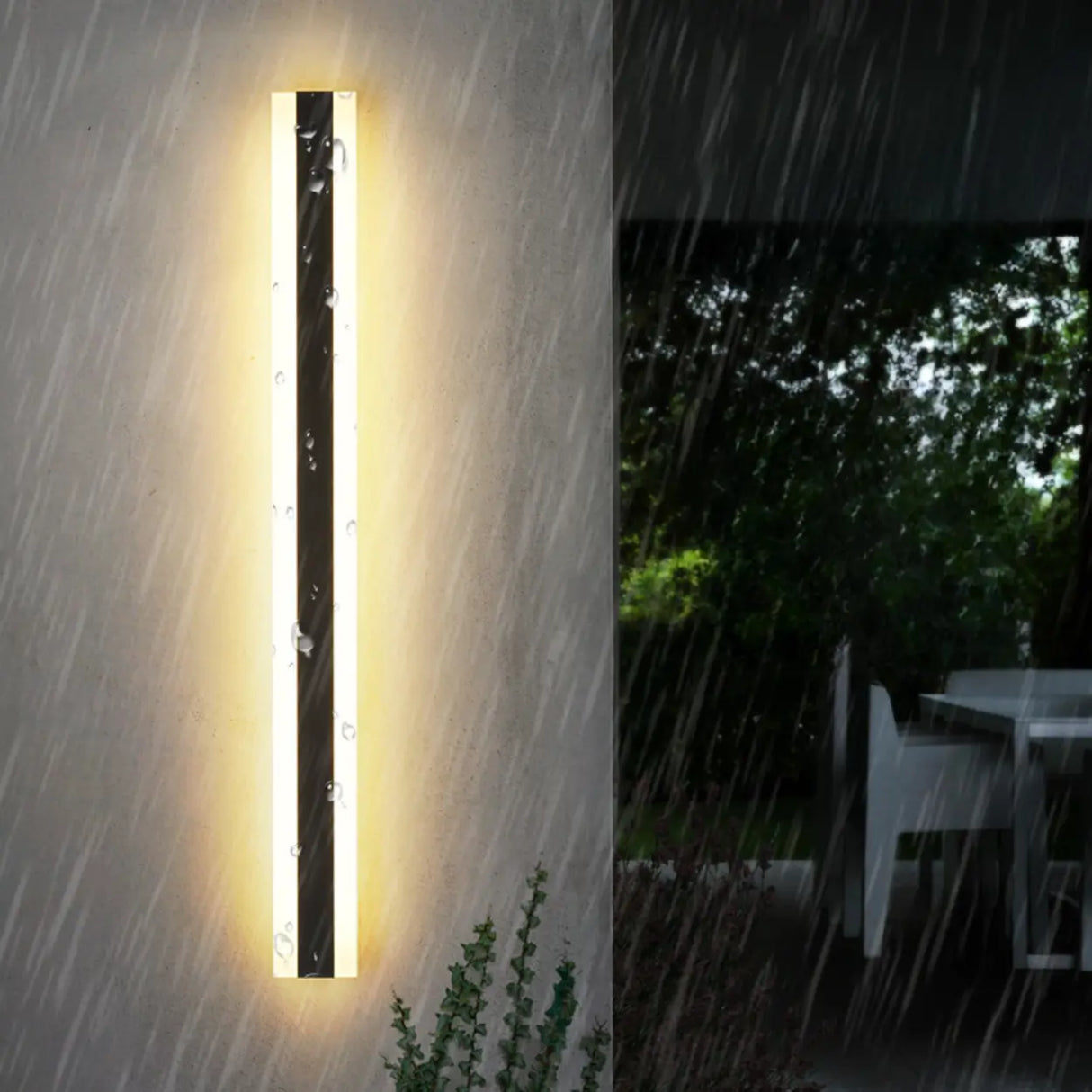 Modern External Vertical Black Metal Wall Lights Image - 4