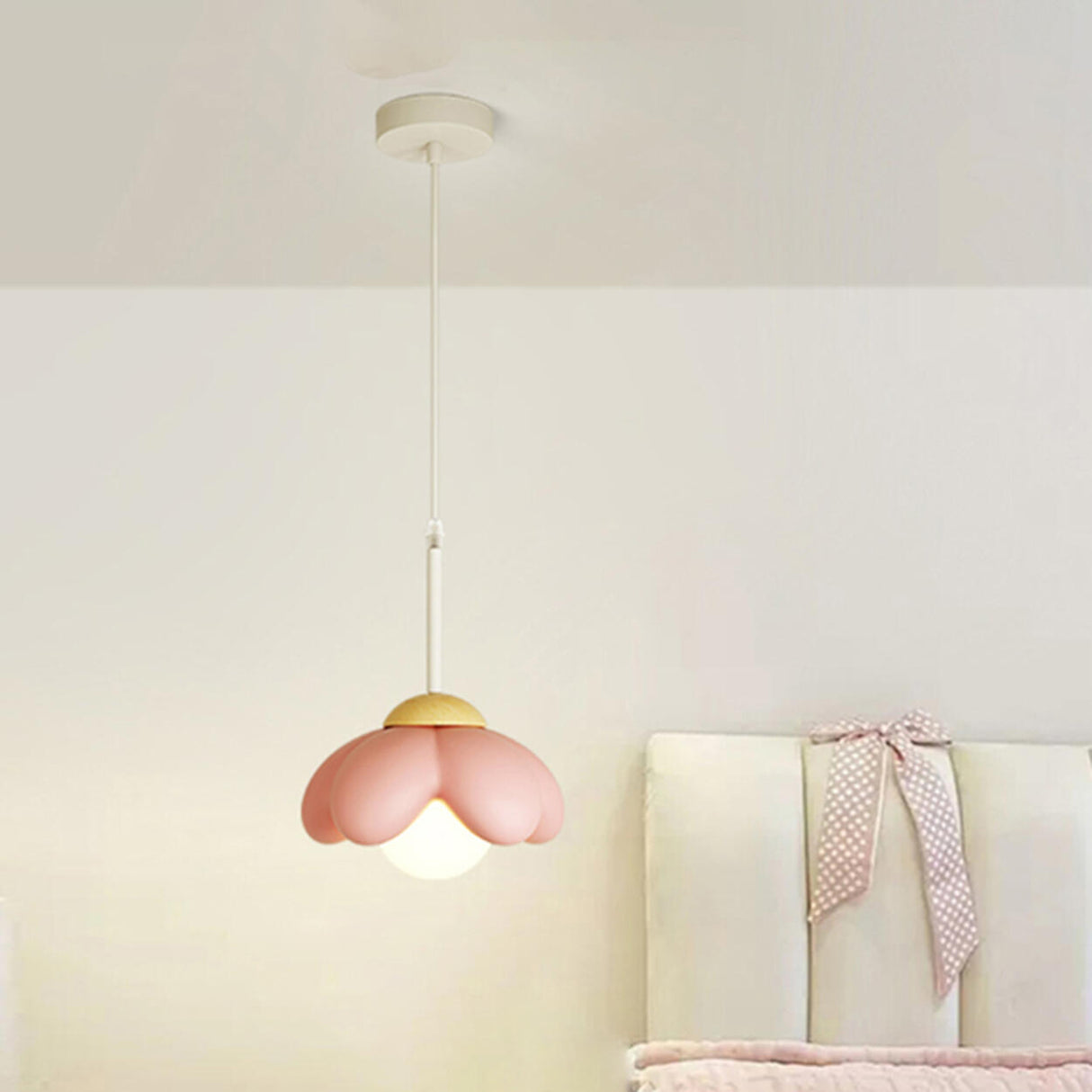 Modern  Flower Petal Metal Adjustable Pendant Light Image - 3