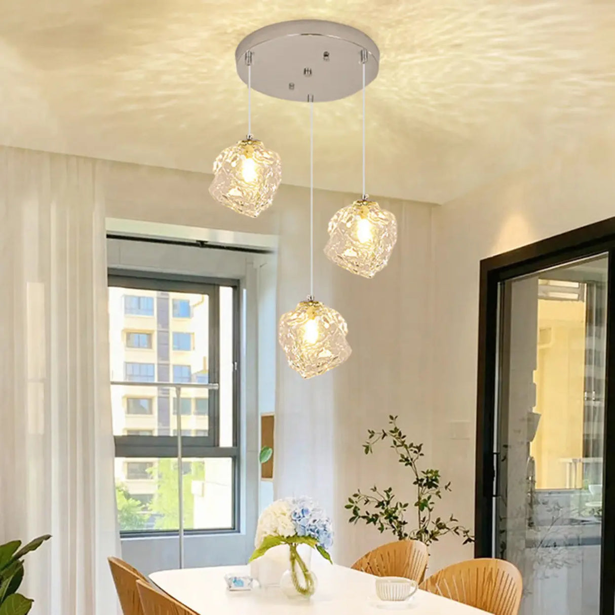 Modern Geometric Clear Glass Round Dining Room Pendant Light Image - 4