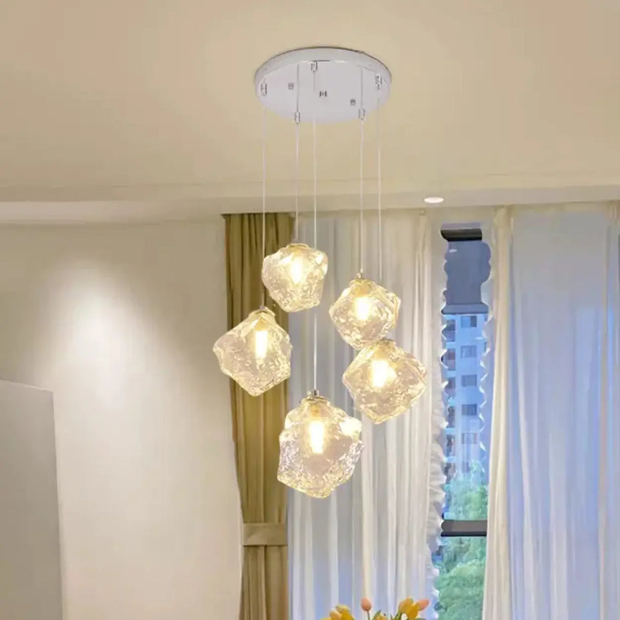 Modern Geometric Clear Glass Round Dining Room Pendant Light Image - 5