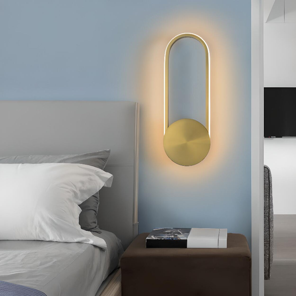 Modern Gold Minimalist Circular Wall Sconce Image - 4