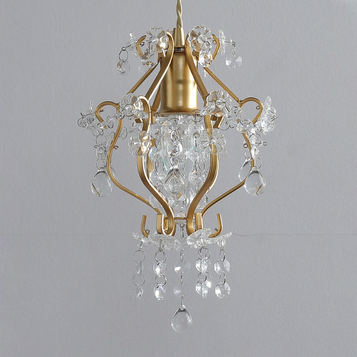 Modern Golden Elegance Crystal Geometric Pendant Light Image - 9