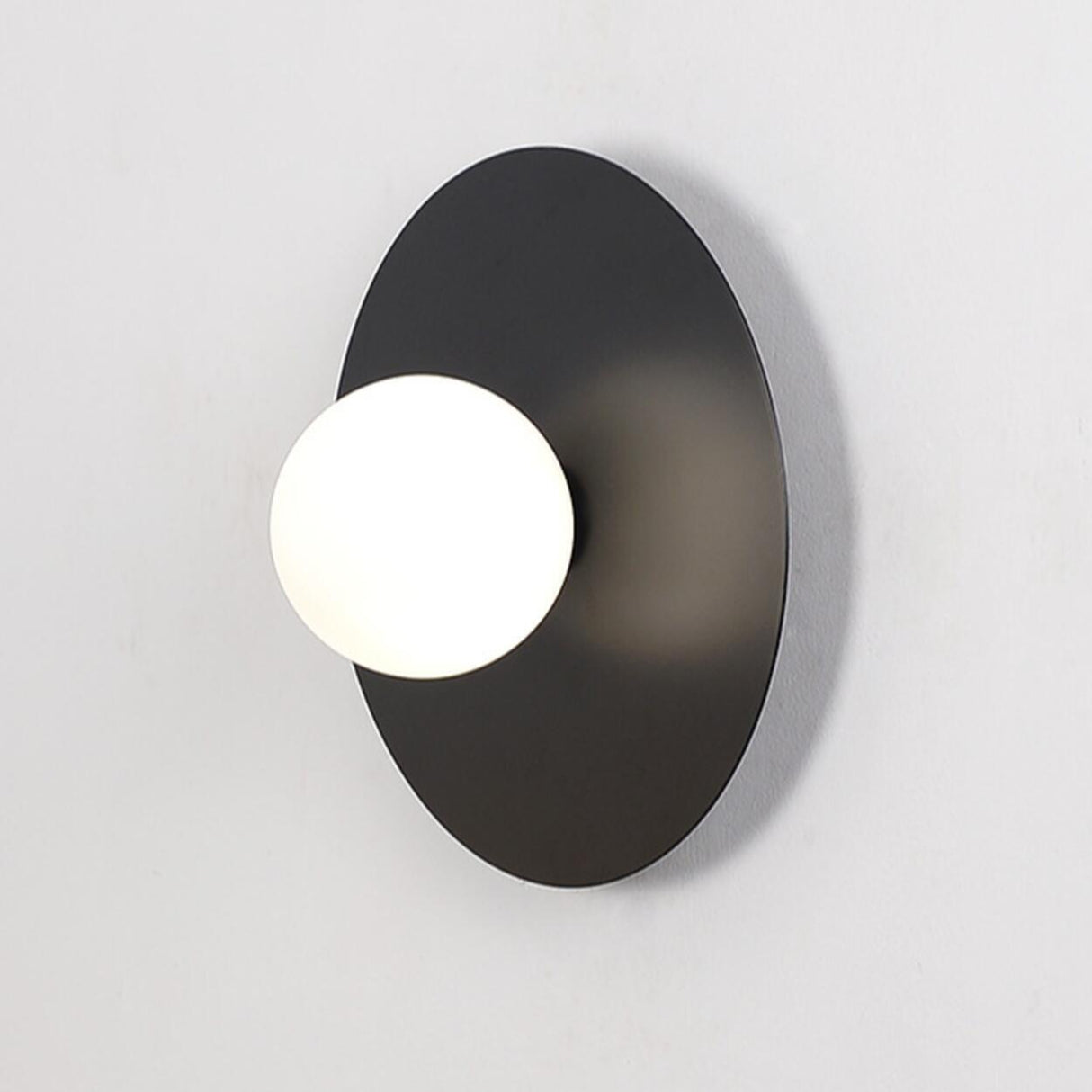 Modern Minimalist Circle Metal Bedside Wall Sconce Image - 8