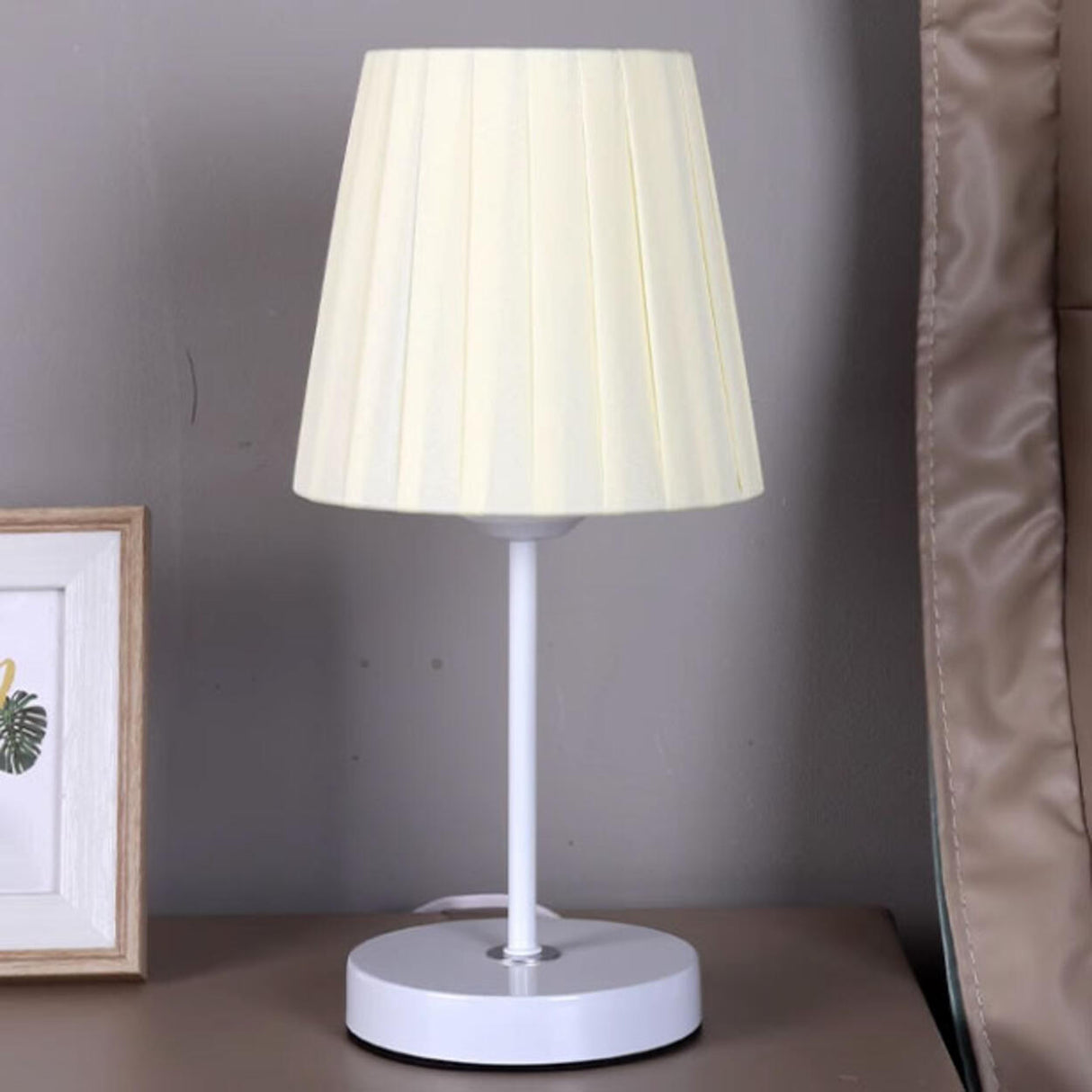 Modern Multi-Light Geometric White Metal Table Lamp Image - 7