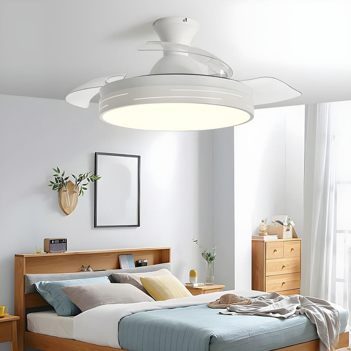 Modern Round 3 Retractable Blade Ceiling Fan with Light Image - 4