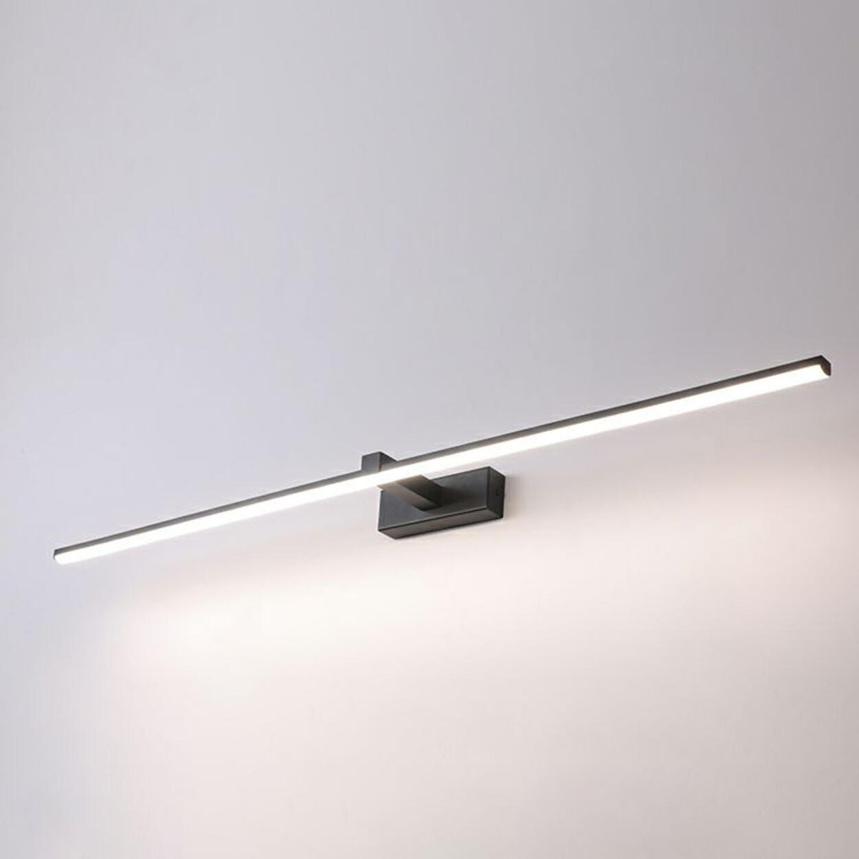 Modern Simple Metal Linear LED Bathroom Vanity Light Image - 7