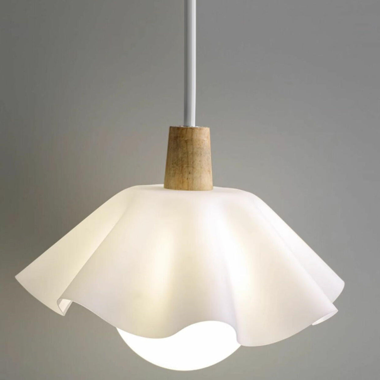 Modern White Acrylic Flower Bedroom Pendant Light Image - 10