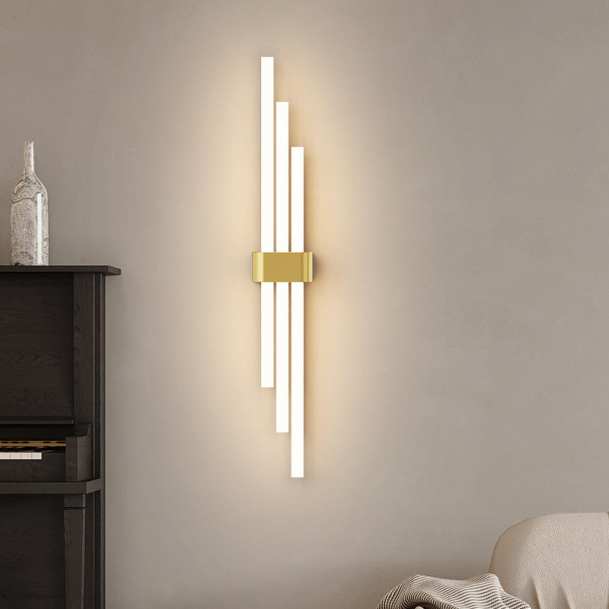 Modern White and Gold Vertical Design Wall Sconce Image - 2