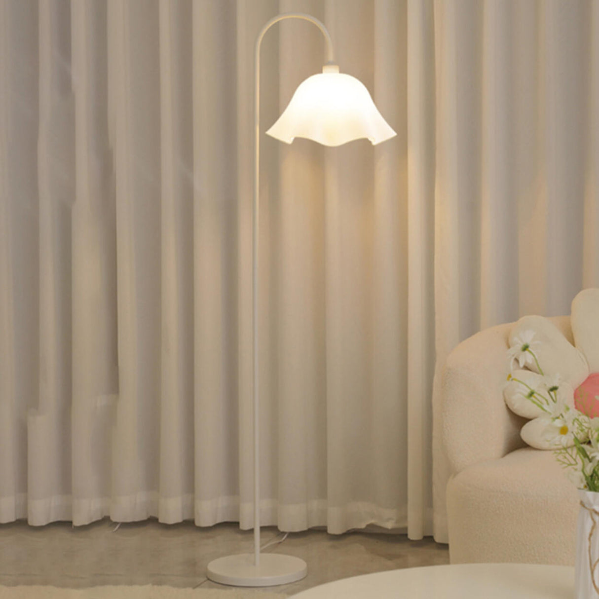 Modern White Flower-Shaped Metal LED Floor Lamp Image - 2