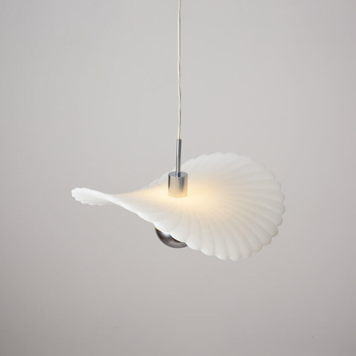 Modern White Shell Pendant Light Adjustable Height Image - 9