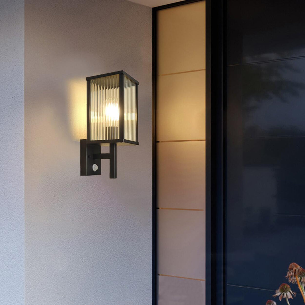 Outdoor Black Geometric Waterproof Metal Wall Sconce Image - 4