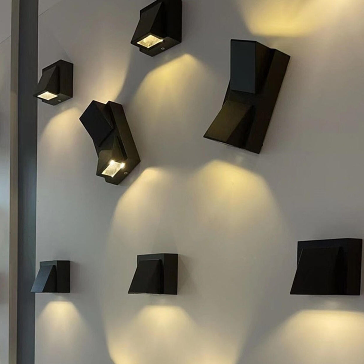 Outdoor Contemporary Black Geometric LED Wall Sconce Image - 1