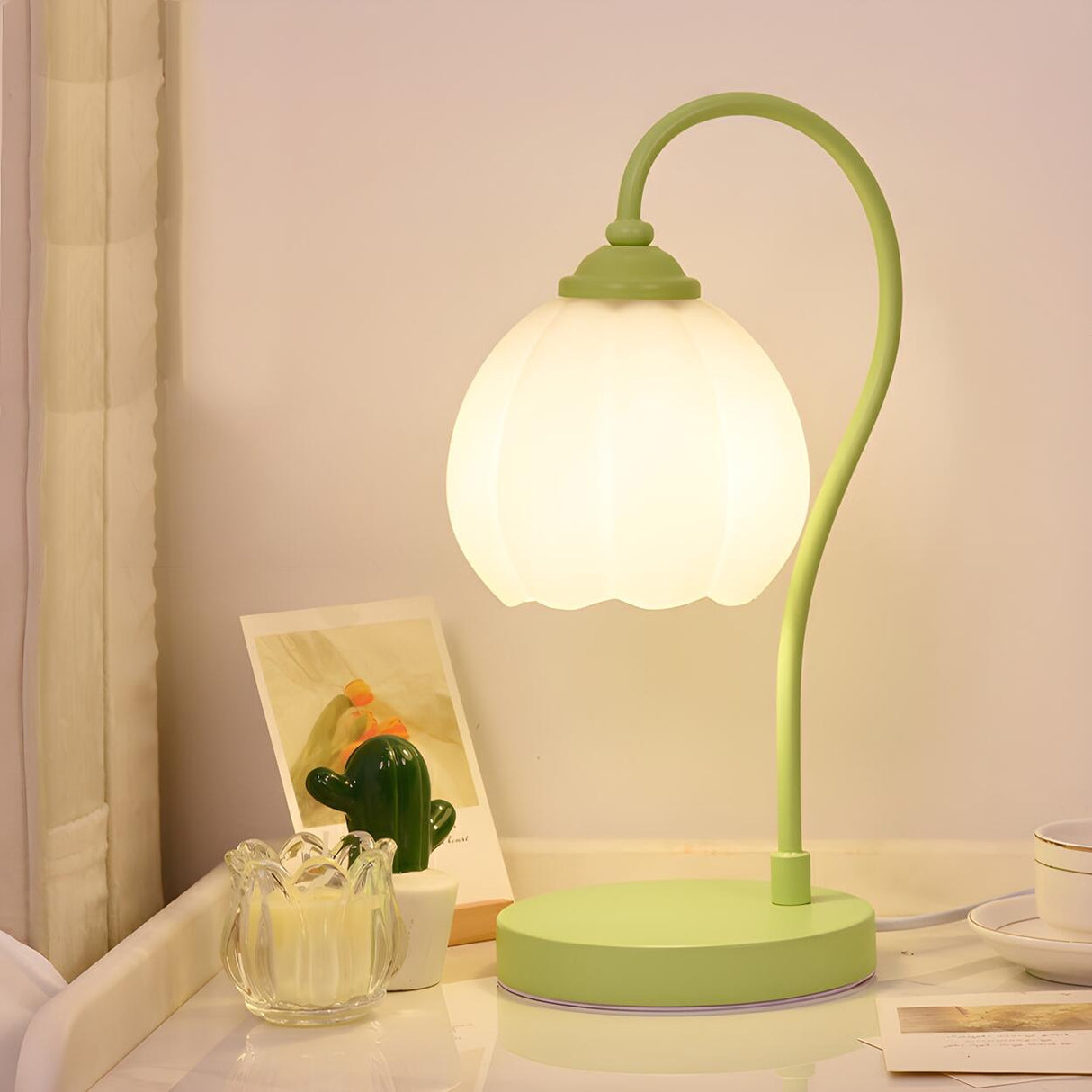 Plug-in Modern Metal Flower Shape Standard Table Lamp Image - 10