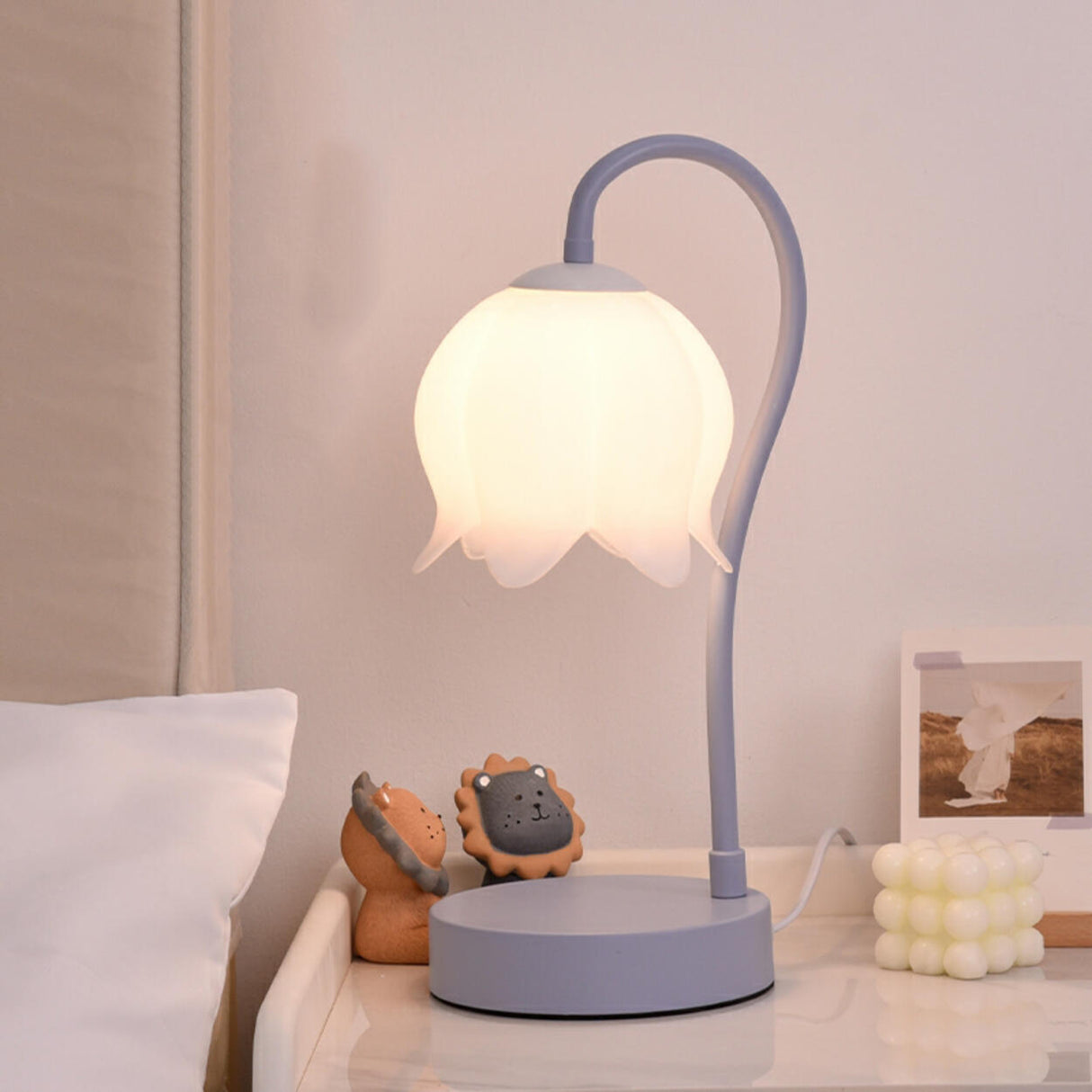 Plug-In Pink Lily of the Valley Bedside Table Lamp Image - 9