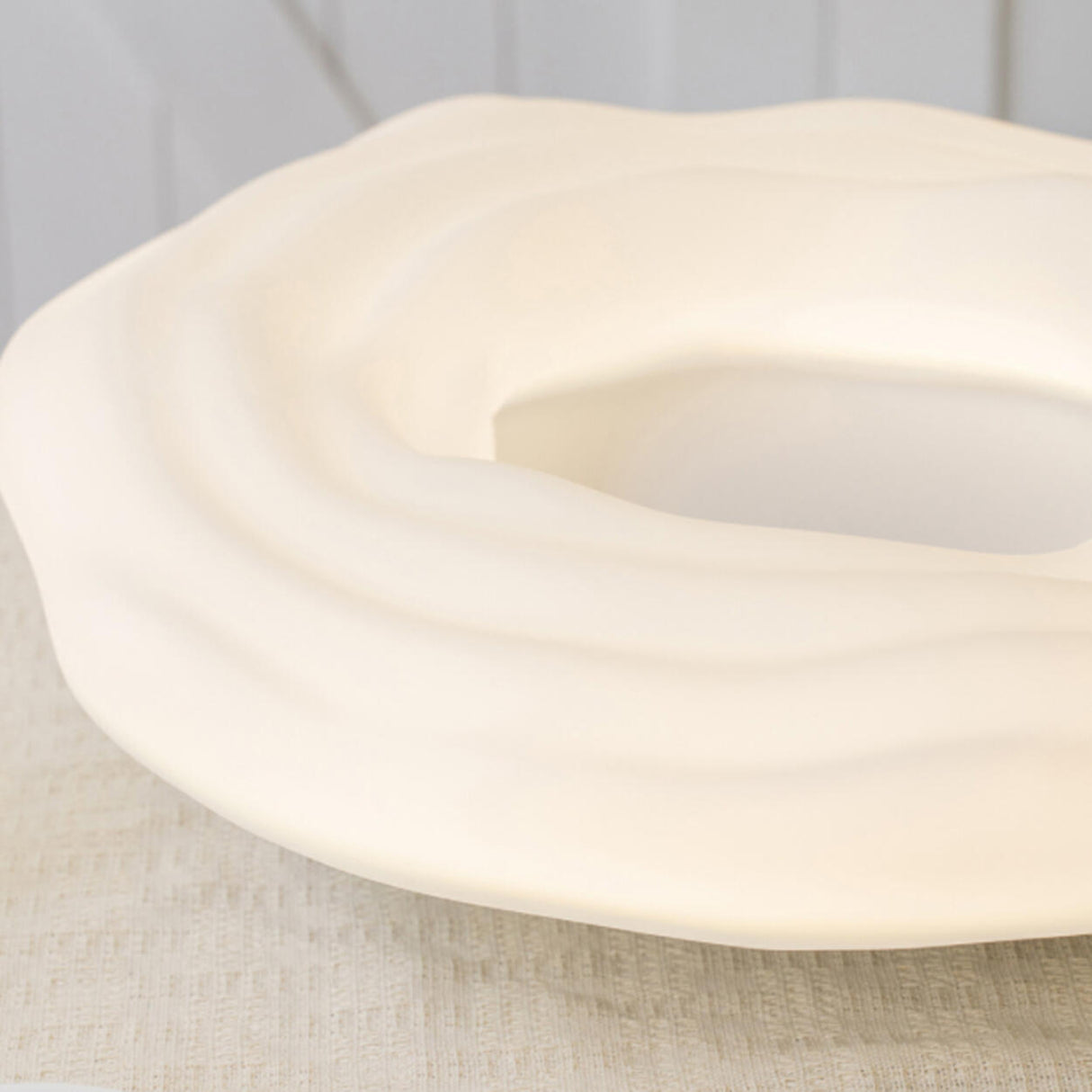 Resin White Circular Wave Flush Mount Ceiling Light Image - 13