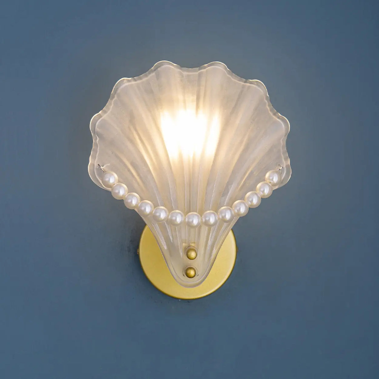 Seashell Pearl Accents and Gold Metal Wall Sconce Image - 7