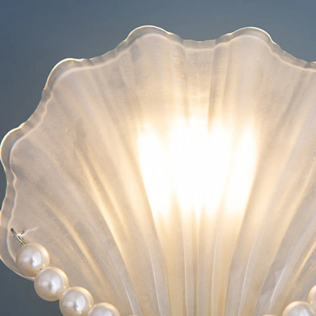 Seashell Pearl Accents and Gold Metal Wall Sconce Image - 8