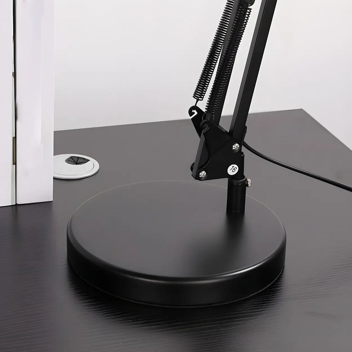 Simple Black Adjustable Metal Arm Study Table Lamp Image - 10