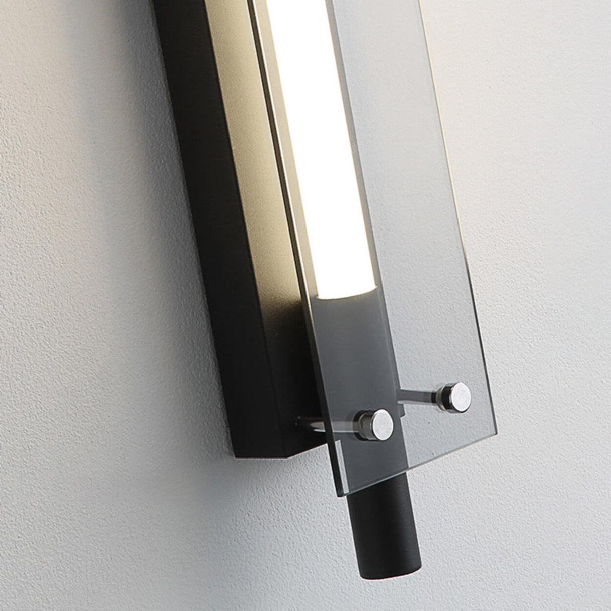 Simple Black Slim Vertical Design Metal Wall Sconce Image - 11