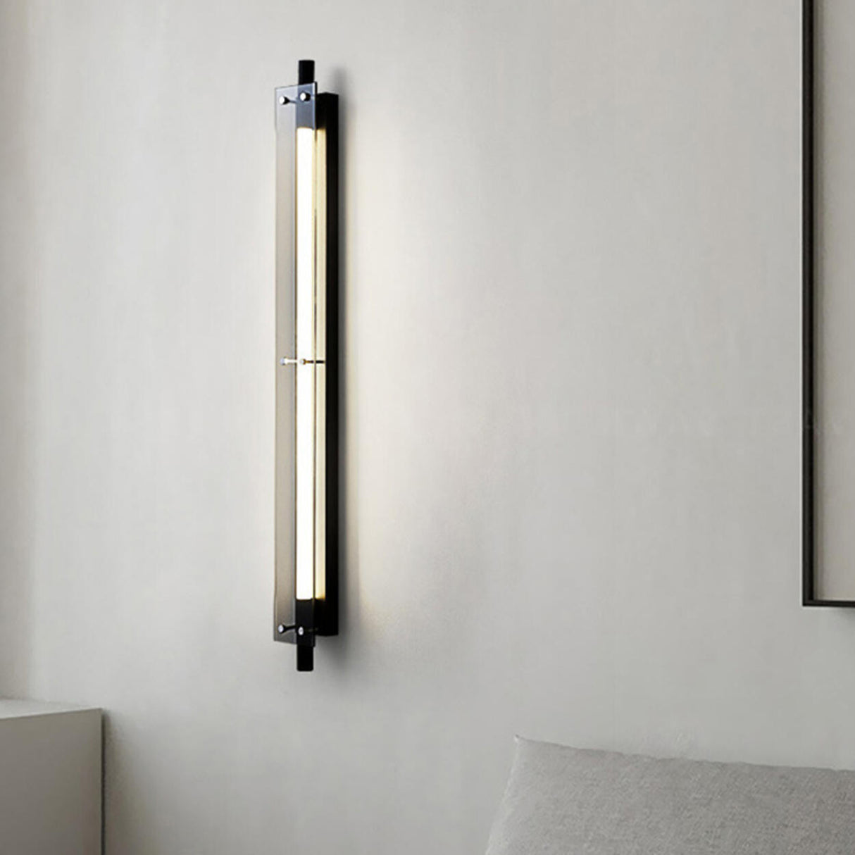 Simple Black Slim Vertical Design Metal Wall Sconce Image - 14