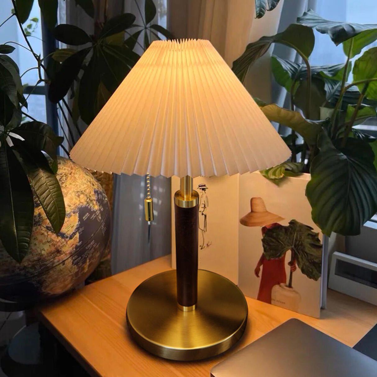 Simple Classic Umbrella-Shaped Brass Base Table Lamp Image - 12