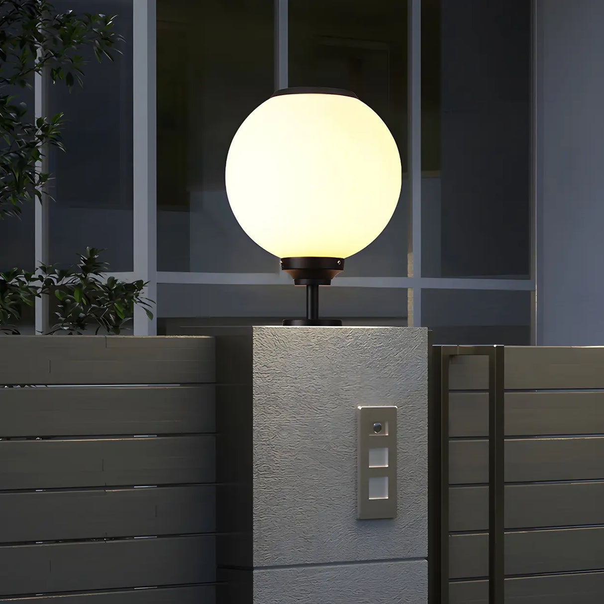 Simple Glass Globe Solar Outdoor Fence Post Light Image - 2