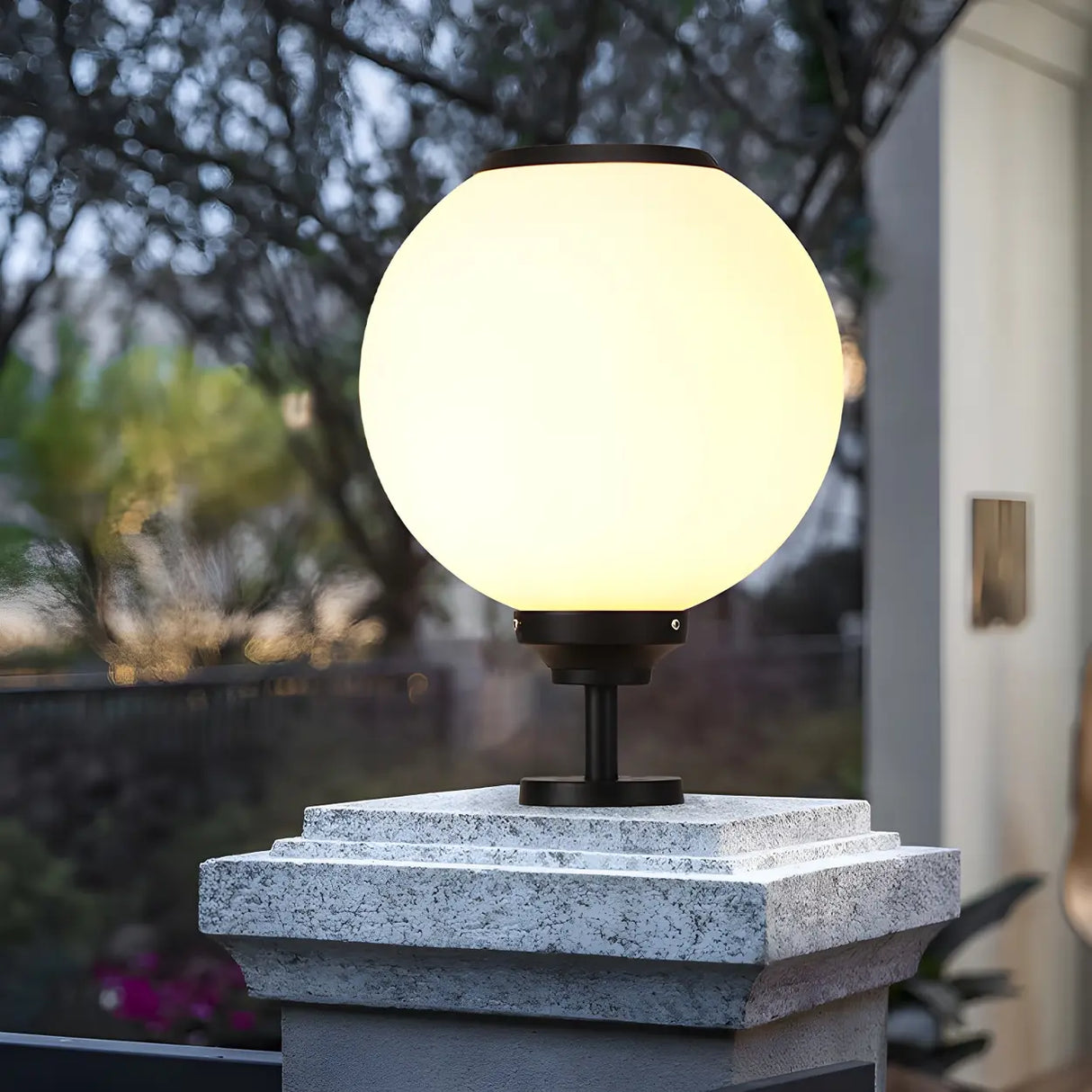 Simple Glass Globe Solar Outdoor Fence Post Light Image - 9