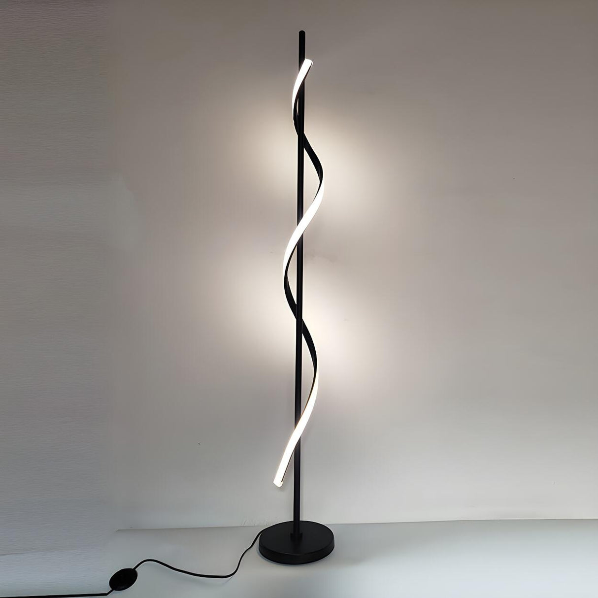 Simple LED Twist Black Metal Modern Floor Lamp Image - 2