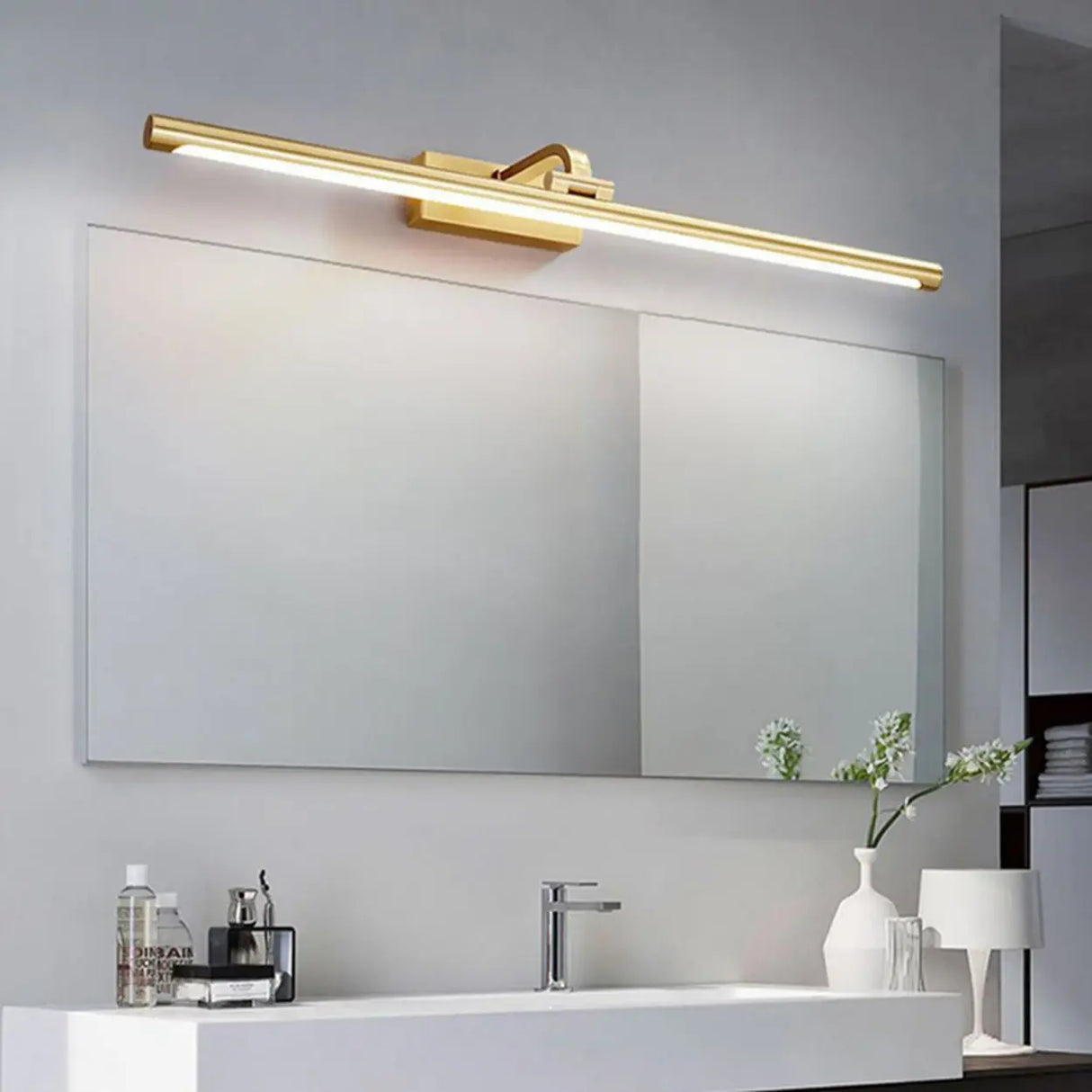 Simple Rotatable Brass Long Bar Vanity Mirror Light Image - 4