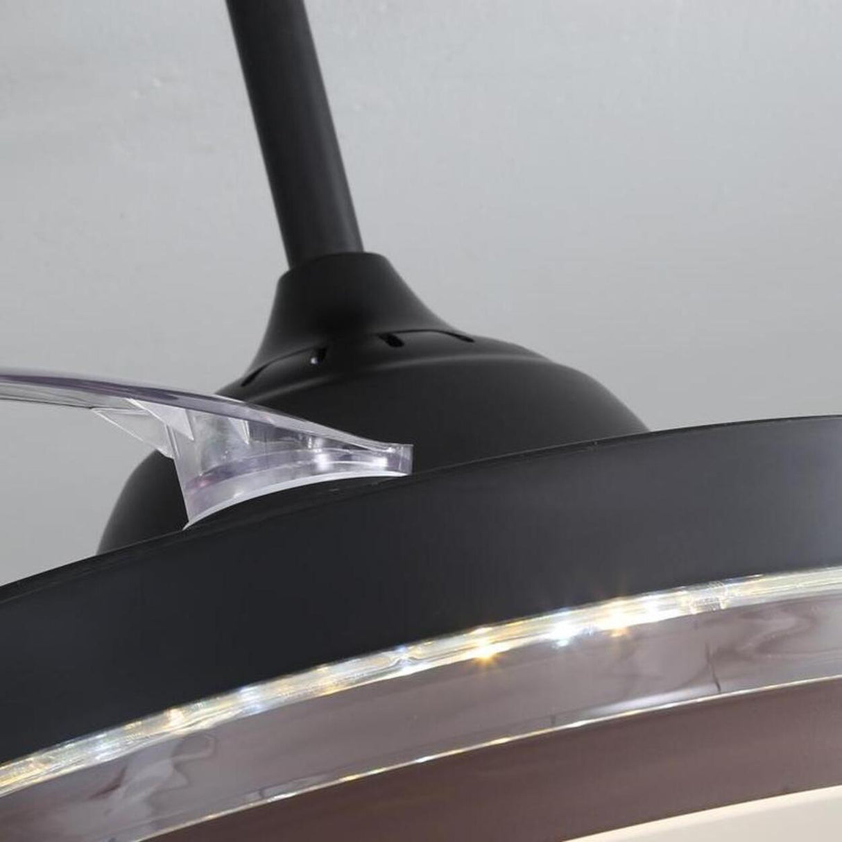 Simple Round Retractable Blade Ceiling Fan with Light Image - 10