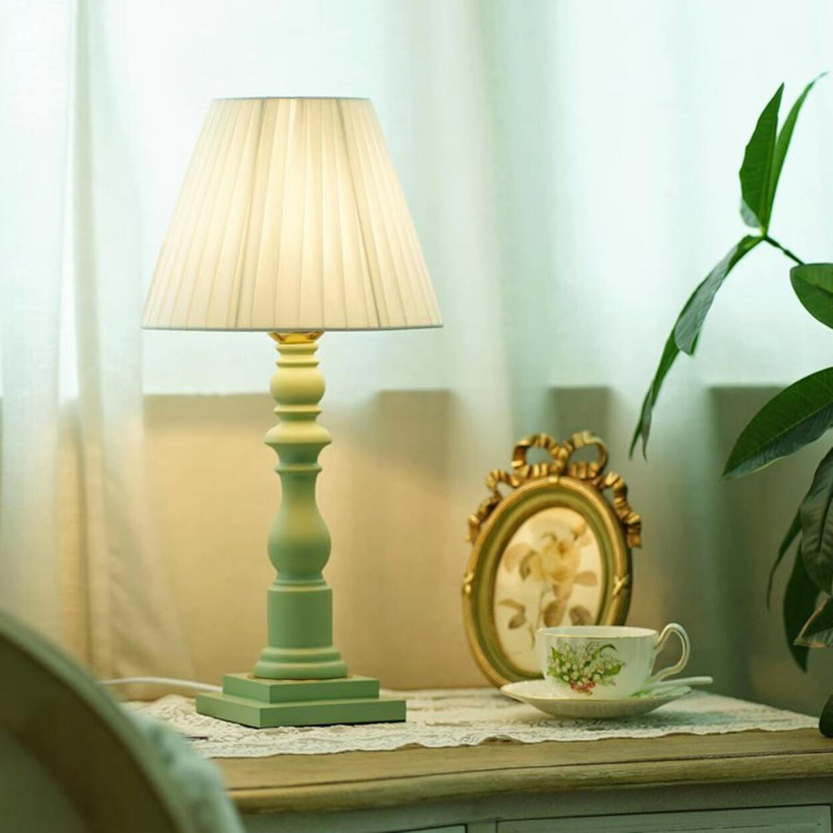 Simplistic Classical Fabric Lampshade Wooden Table Lamp Image - 4