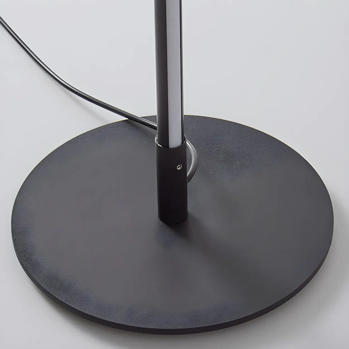 Sleek Minimalist LED Black Linear Metal Floor Lamp Image - 14