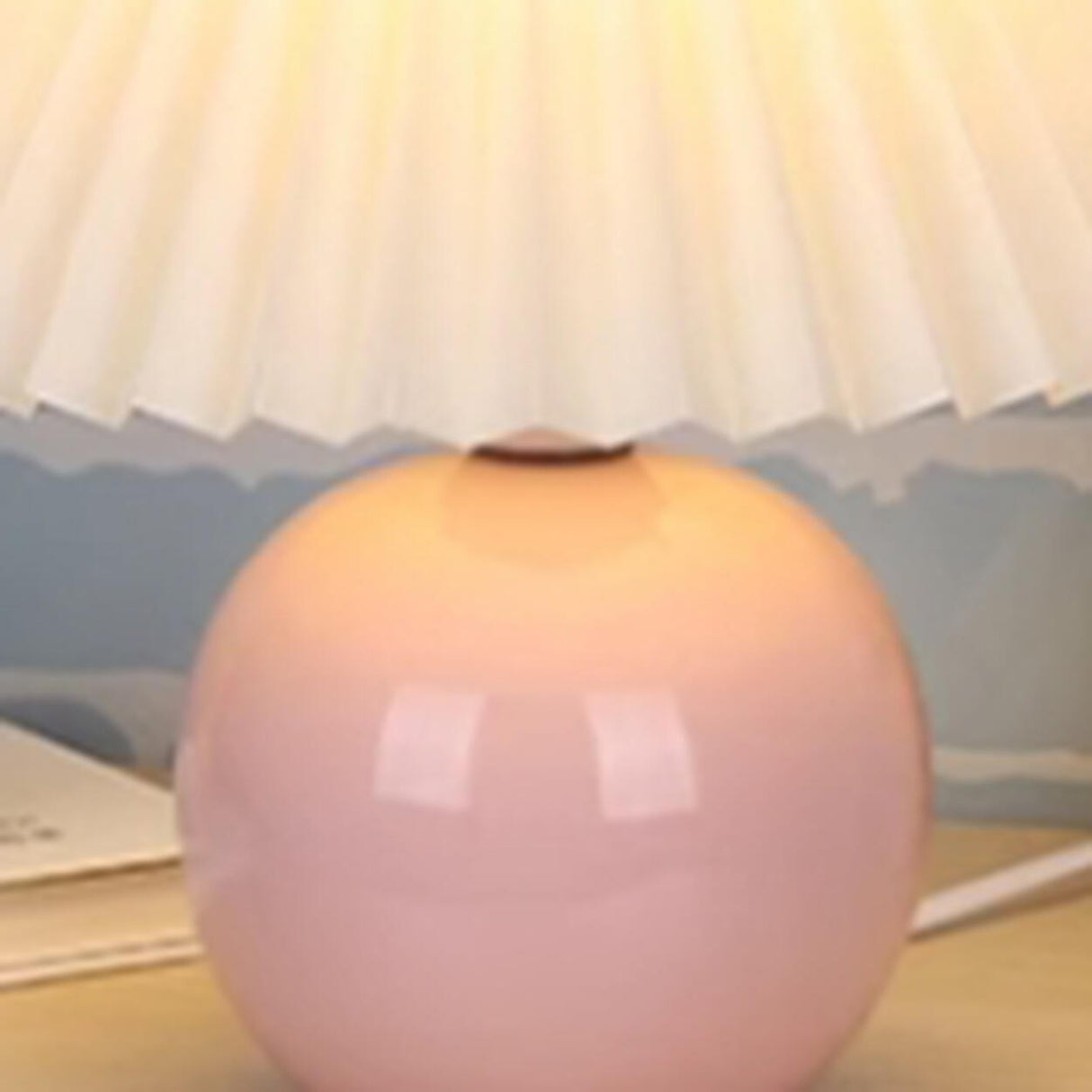 Sleek spherical ceramic pleated lampshade table lamp Image - 9