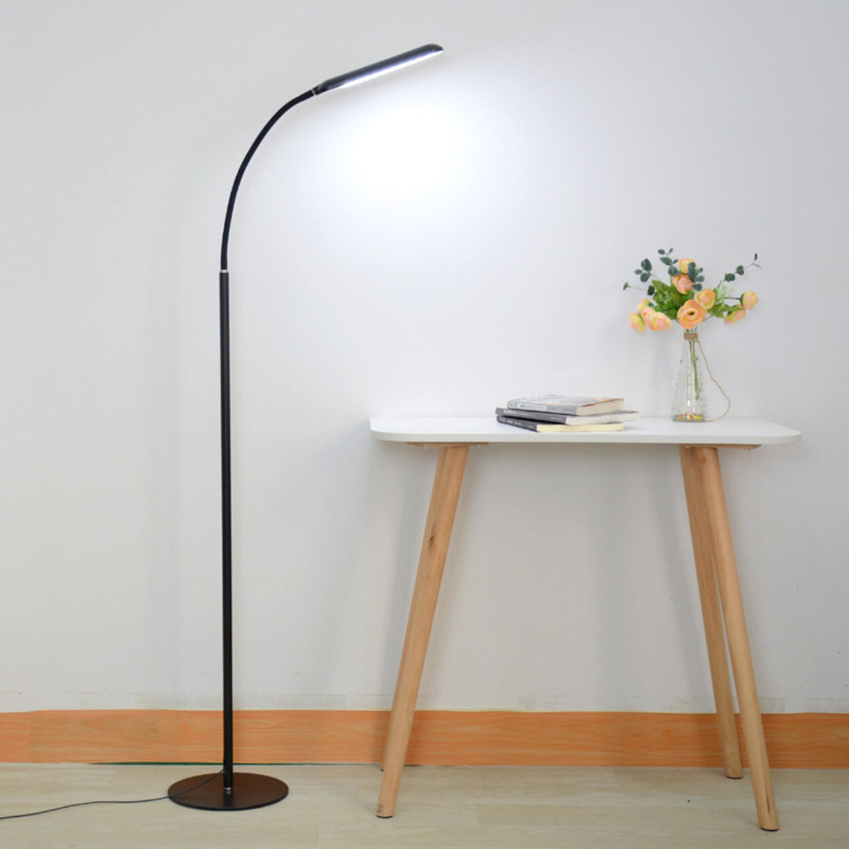 Slim Black Gooseneck Design LED Metal Floor Lamp Image - 4