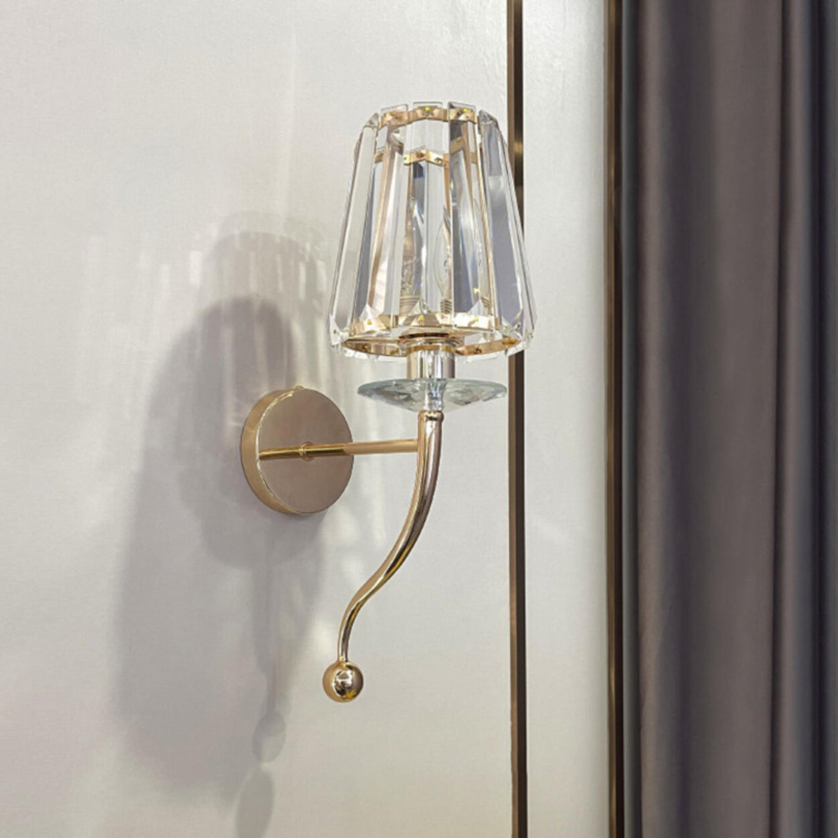 Stylish Clear Crystal Gold Cylinder Metal Wall Sconce Image - 23